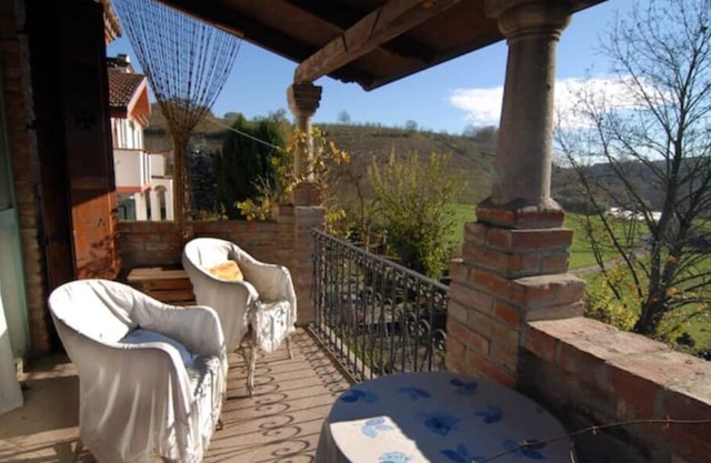 Pimpa House: Asti Monferrato, Langhe, Roero.