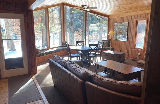 Pine Cottage on Blass Lake