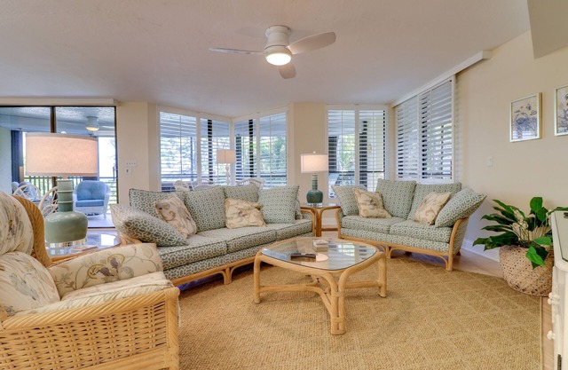Pine Cove 204: 3BR Gulf Front Condo Great Location