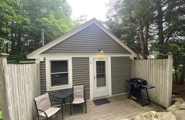 Pine Grove Cottages: Cottage 11