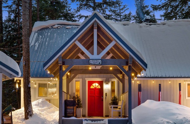 Pine Hill House: Lake Cle Elum, Pineloch Sun Community, by beaches/boat launches