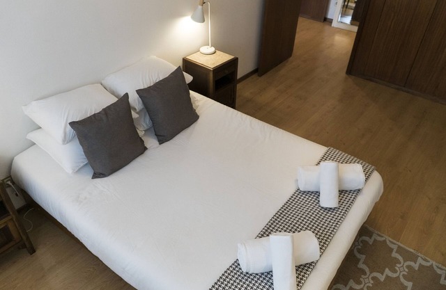 Pine Tree Apartment (free private parking)