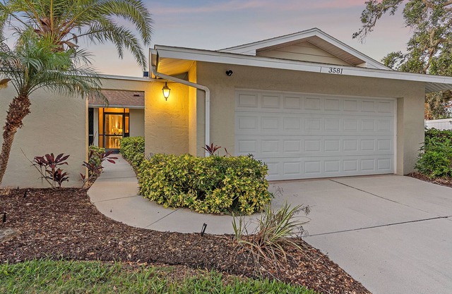 Pinecrafts Edge | 15 Mins to Beach | 2 Living Rooms!