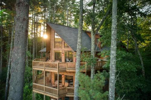 Pineview Escape - Hot Tub - Views - Arcades