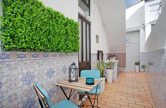 Pink Sea, Free Parking