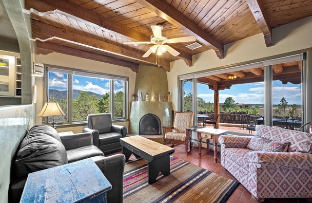 Pinon Vista - Panoramic Views, Walk to the Plaza