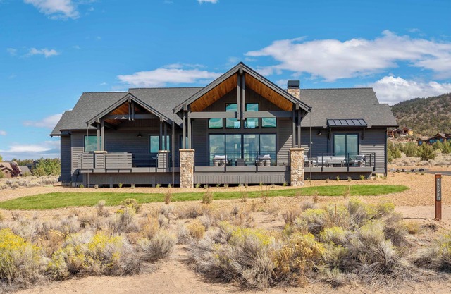 Pioneer at Brasada Ranch Resort by AvantStay | Hot Tub, Firepit, Expansive Views