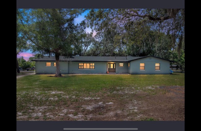 Piper's Place Lakeside Getaway on Lake Harris-Private Boat Ramp & Prime Location