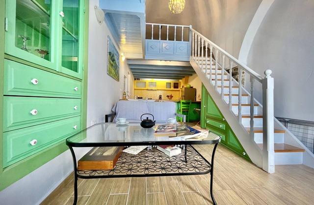 Pitini 2 - Seafront - Harbour view