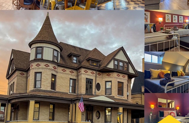 Pittsburg Mansion! 12 Bedrooms with 24 Beds plus WiFi