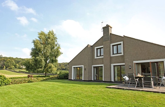 PLAS MADOG ISA, pet friendly, with a garden in Llanrwst