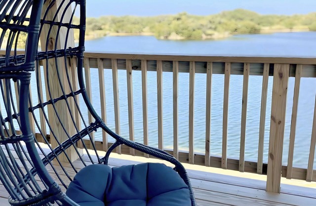 Playroom, Basketball & Pool; Lakefront w/Sound & Sunset Views; Dog Friendly