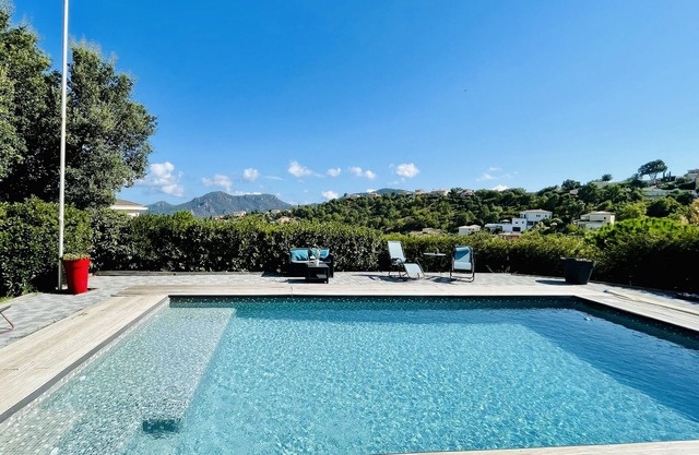 Pleasant new luxury house, between beaches and hinterland