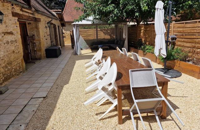 Pleasant cottage with large garden - 10 people with swimming pool