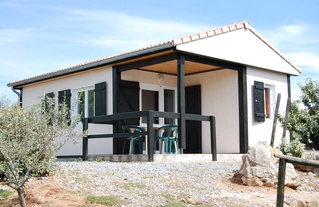 Pleasant gîte with all comforts, in the heart of nature, swimming pools, playground, tennis court