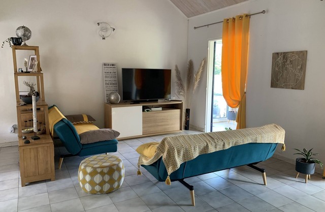 Pleasant home-stay room