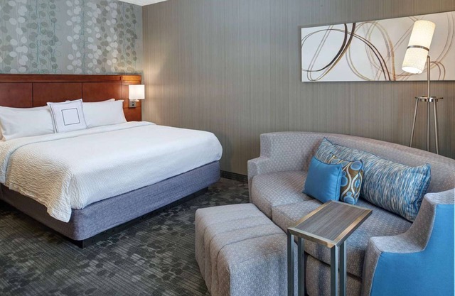 Pleasant Stay, Convenient Location! Pets are Welcome, Indoor Swimming Pool!