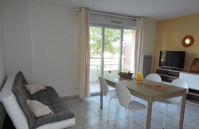 Pleasant T2 (+12 m2 terrace + parking) in Leguevin (west of Toulouse)-WIFI.