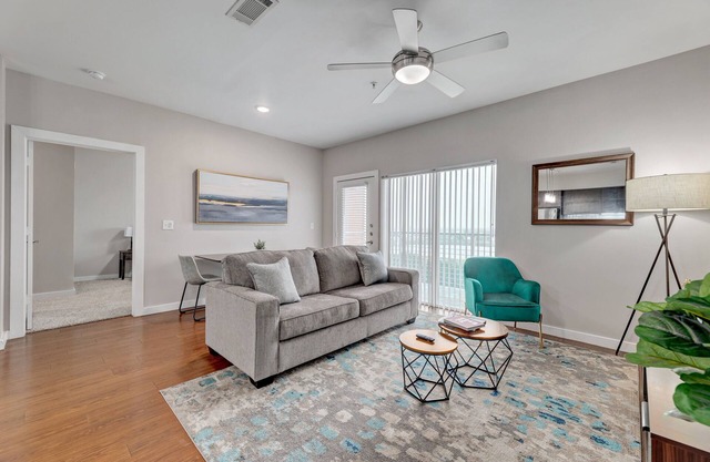 Plush 2Br Cal King Suite Close to Everything