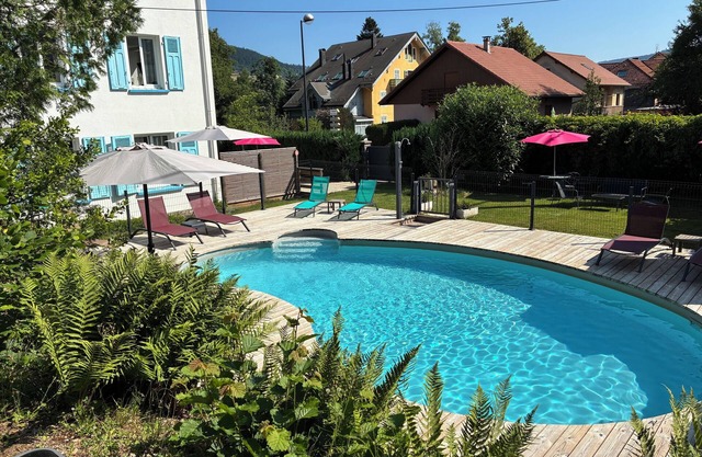 PMR-equipped "Tilleul" apartment on garden level, swimming pool and sauna. Near lake