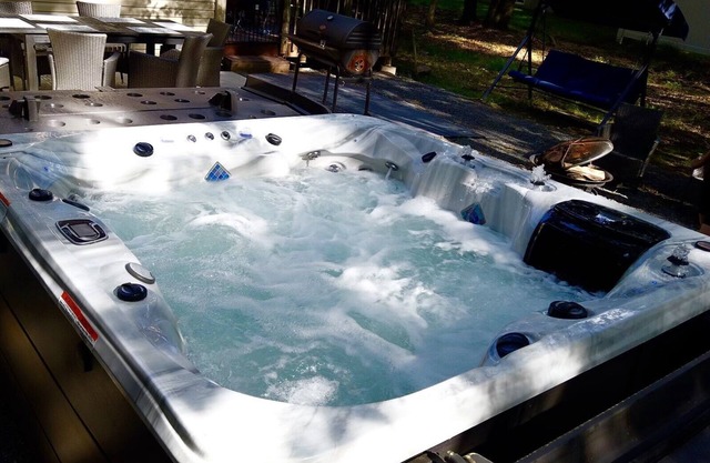 Pocono Getaway*Hot tub*Pool*Arcade