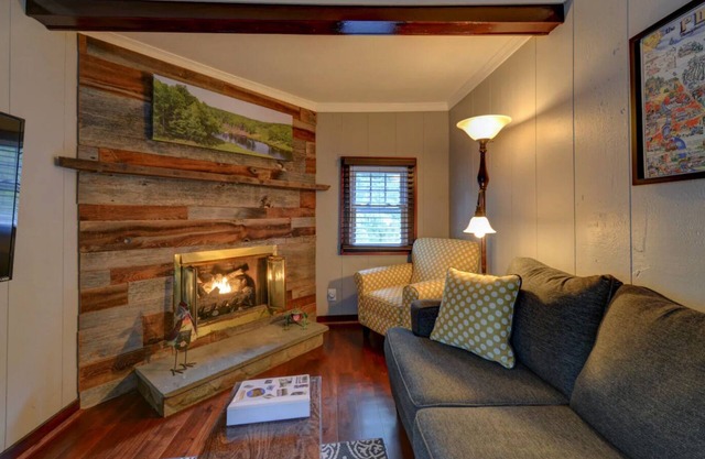 Pocono Getaway /Hot Tub /Fire Pit /Volleyball /Billiards /Ping Pong /Poker