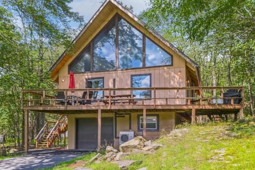 Poconos Chalet newly renovated, great location home