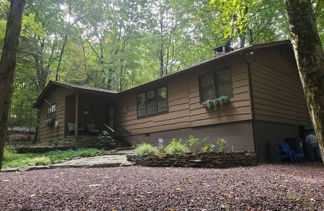 Poconos Lake Harmony Cabin walk to lake fireworks over the lake July 3rdnnnn
