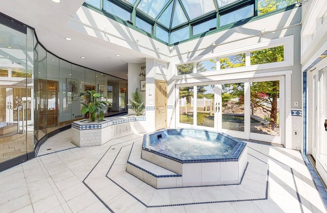 Poconos Luxury Mansion in the Greens 252