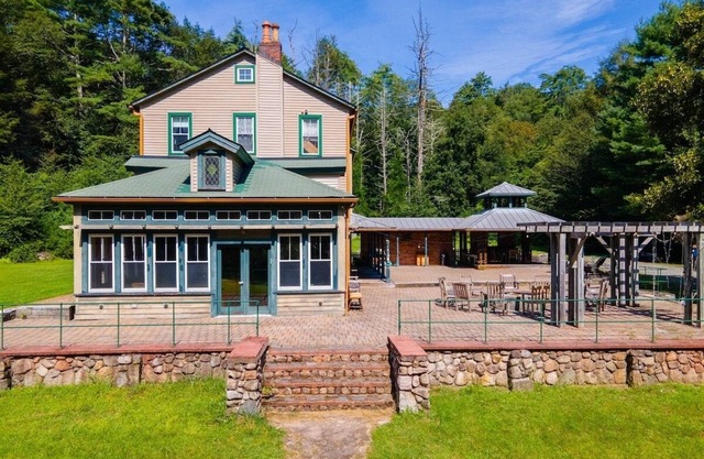 Poconos Mansion| Pool Hot Tub |Sauna |Tennis| Lake