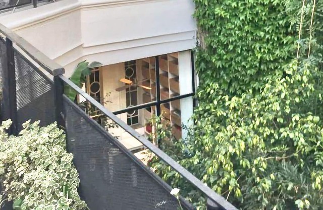 Poetry House -5 BR House, 3 floors, Garden + Terrace + Private Pool