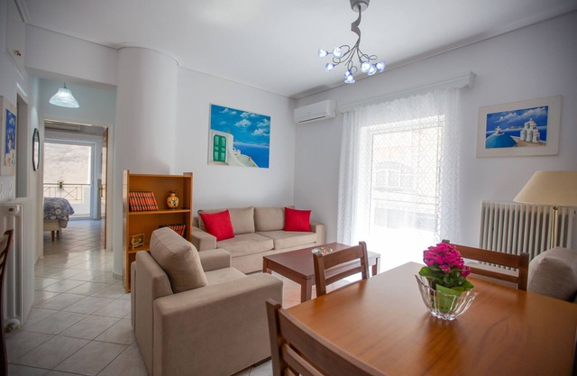 Poly's charming home - City center & near the beach 2bedroom apartment