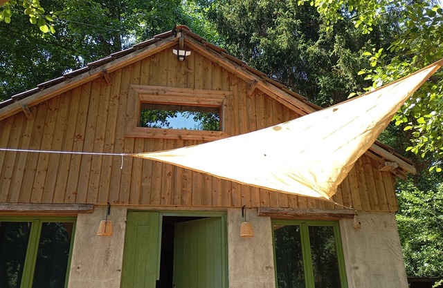 Pond-side cabin