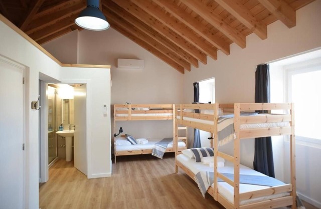 Pontão - 6-Bed Mixed Dormitory Room