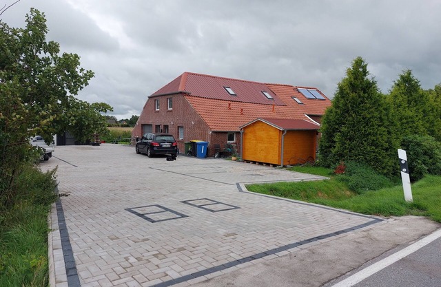 Ponyhof, 2 room DG, parking lot in the yard