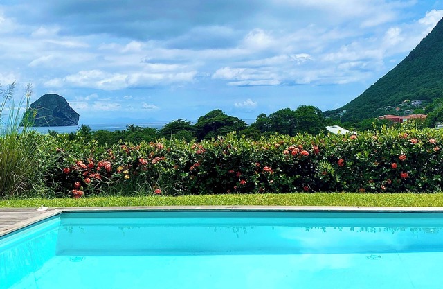 pool, 100 m from the beach, sea, relaxation and standing facing Diamond Rock