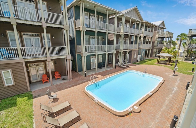 POOL, 2 KING BEDS, 4 min Beach Walk, 2 Balconies