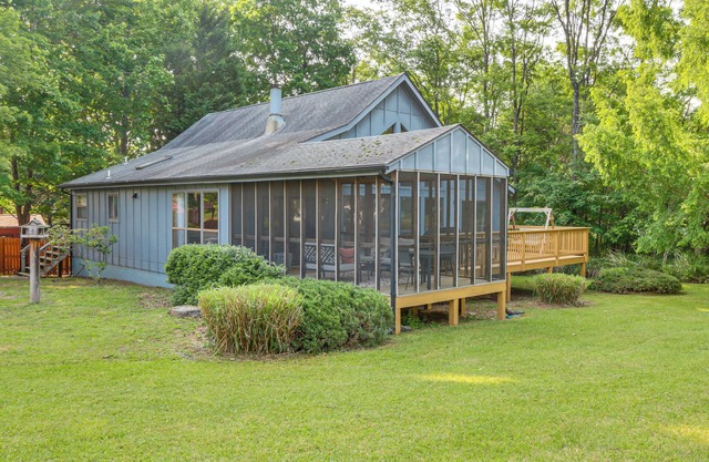 Pool Access: Peaceful Cabin in The Woods Resort!