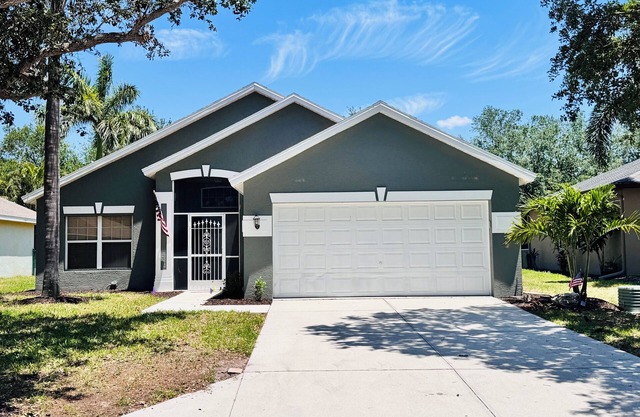 Pool, Amenities, Close to Shopping, Entertainment & more at Robs Gulf Retreat!