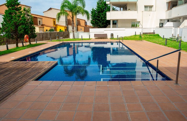 POOL AND WIFI IN ROSES COSTA BRAVA