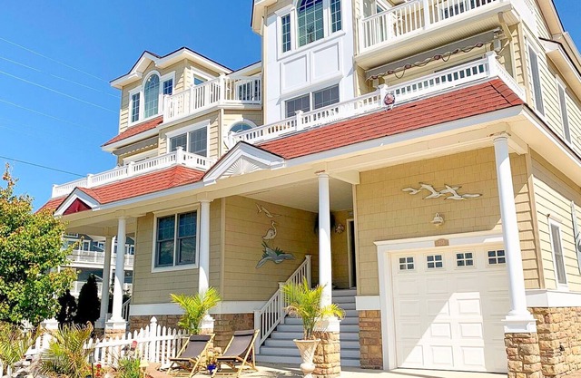 Pool!! Beachblock townhouse!