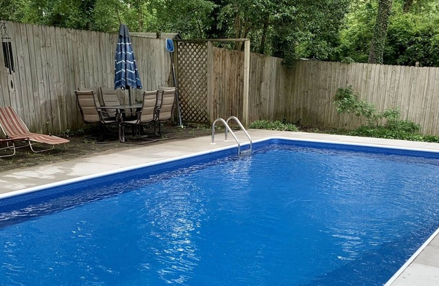 Pool! Cozy 1940s bungalow in Northgate Park