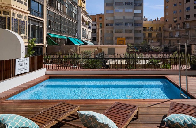 Pool Guest House in the center! Perfect for big groups, central location!