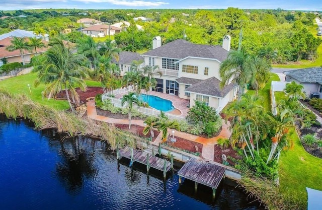 Pool Home on Saltwater Canal Accommodating 10