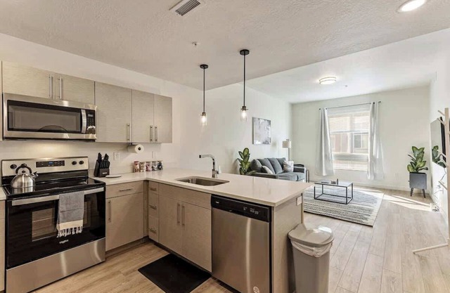 Pool + Hot tub | King Bed | Game Room | Parking