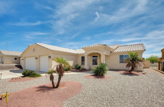 Pool, Hot Tub & Mtn Views: Lake Havasu City Home!