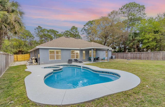 POOL & HOT TUB! Pet Friendly, King Beds, Melbourne Beach!