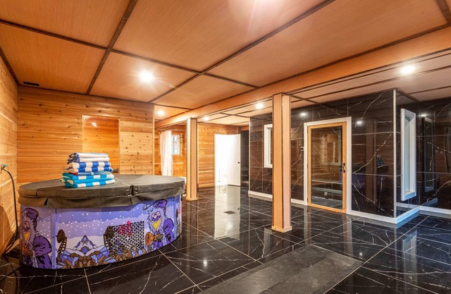 Pool | HOT TUB | Sauna | Steam Room | 6k SQFT Man