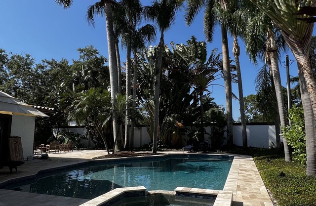 Pool House Close to Downtown St Pete