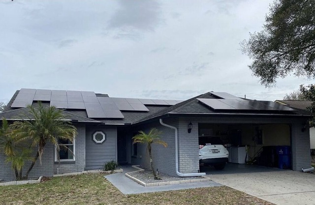 Pool House queen bed